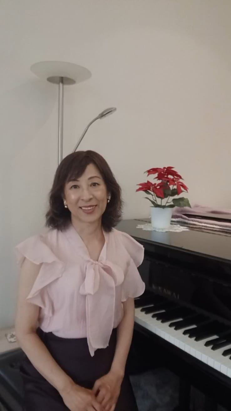 Ms Lien at her piano